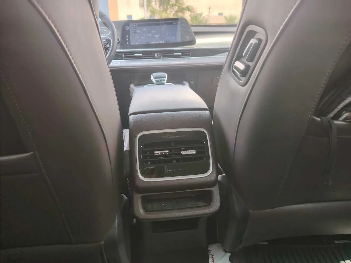 Car image 35