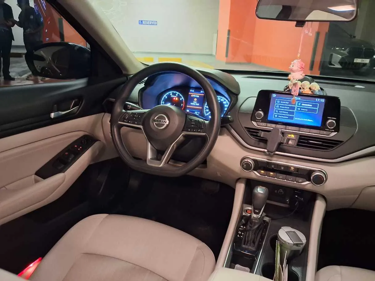 Car image 17