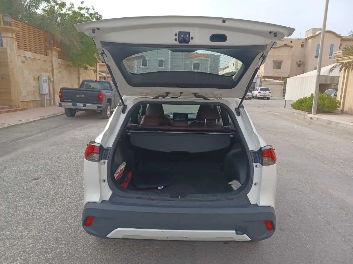 Car image 19