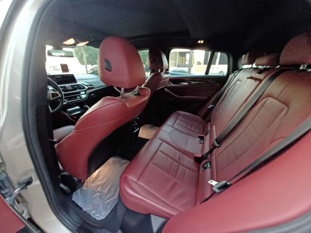 Car image 13