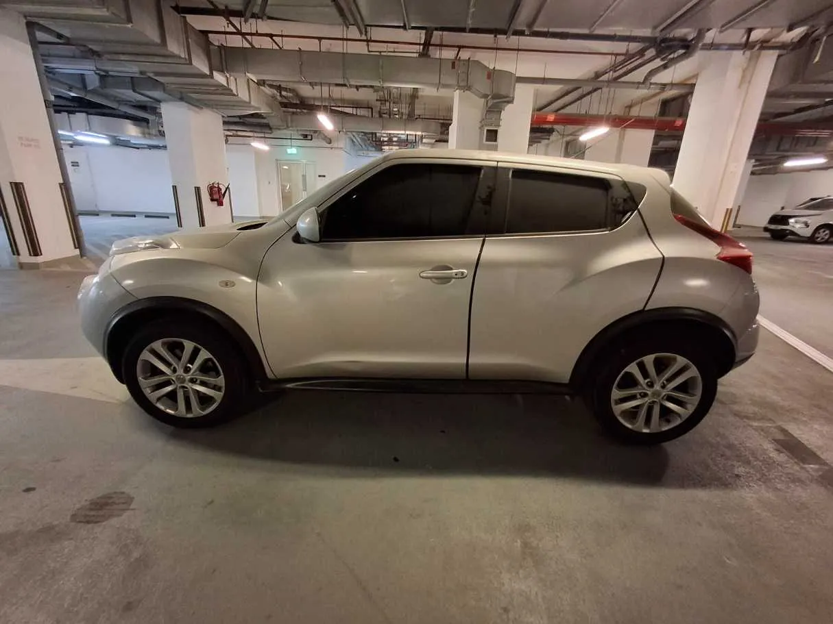 Car image 8
