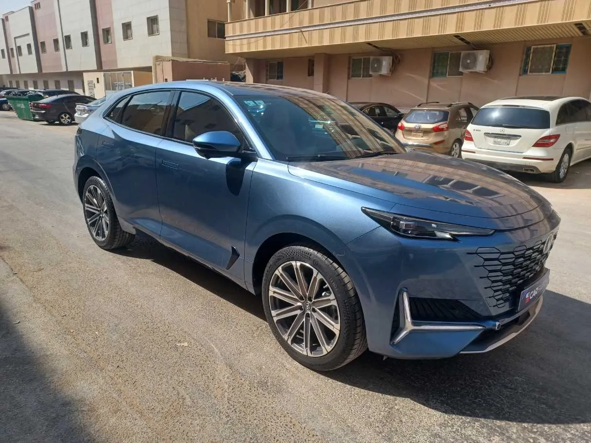 Car image 3