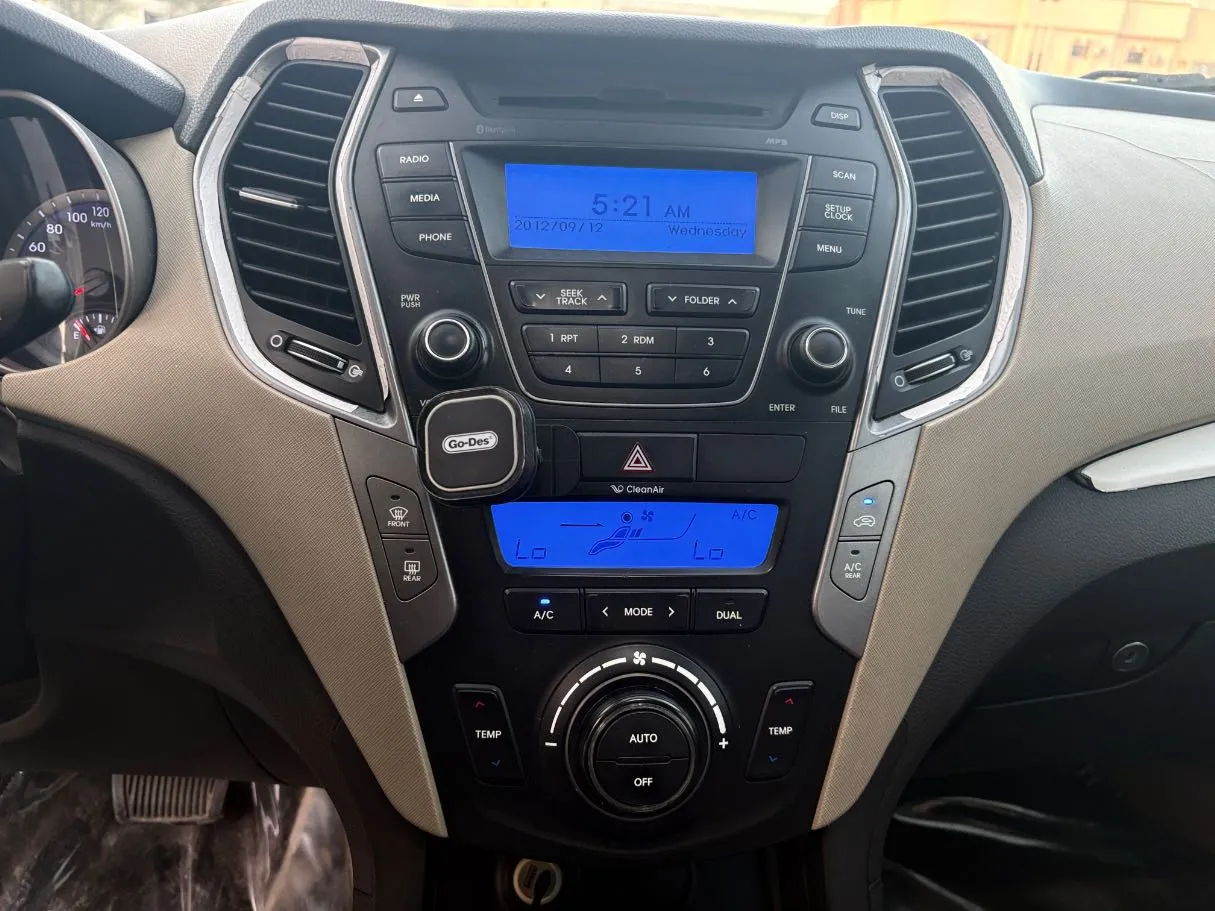 Car image 19