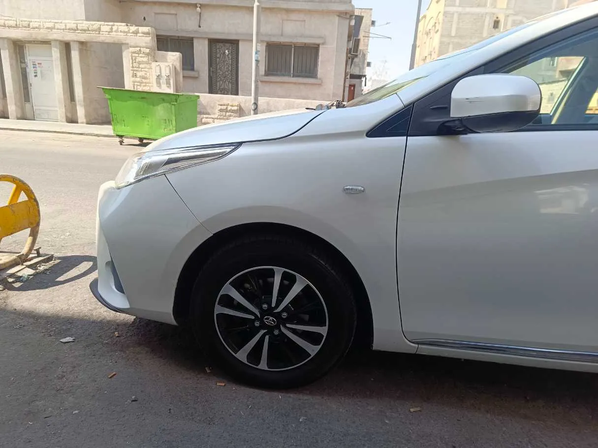 Car image 9
