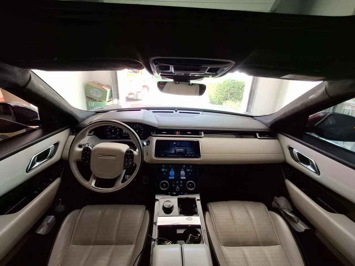 Car image 17