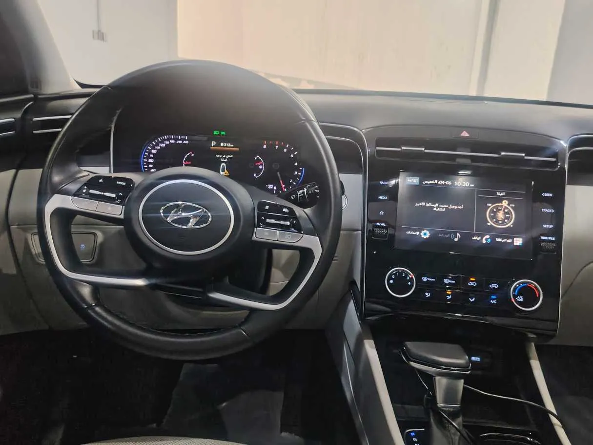 Car image 18