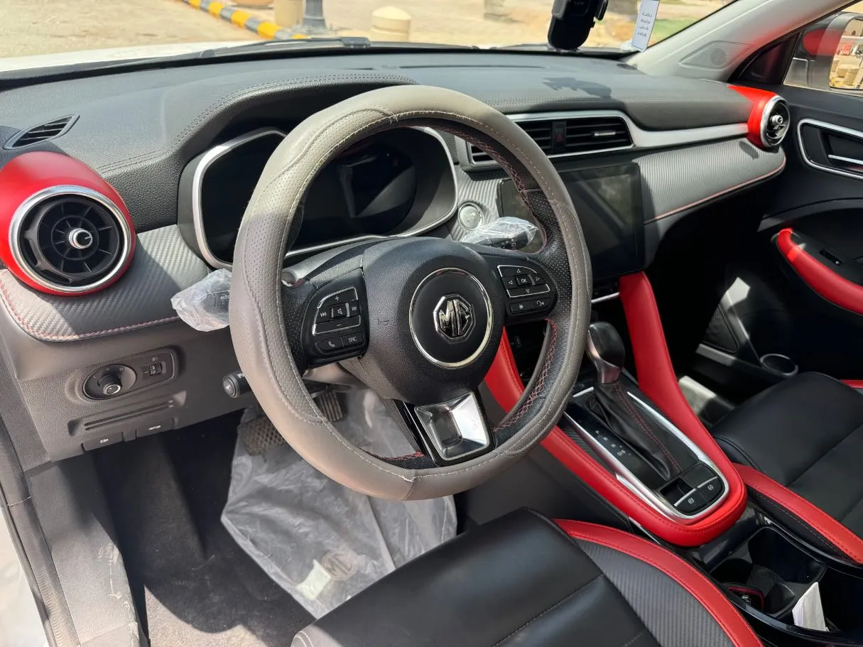 Car image 13