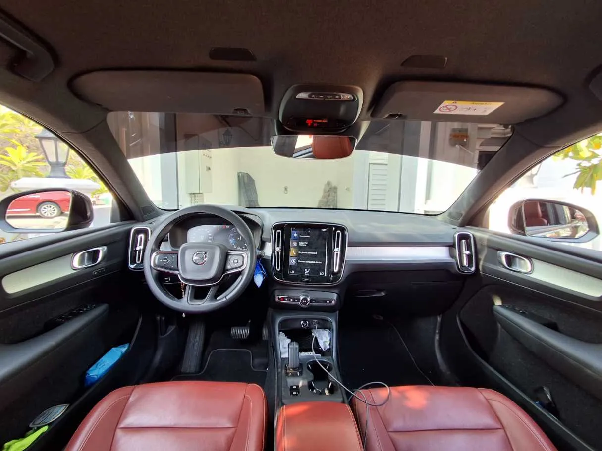 Car image 14