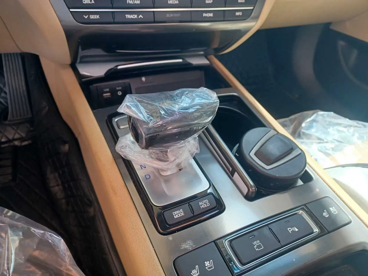 Car image 17