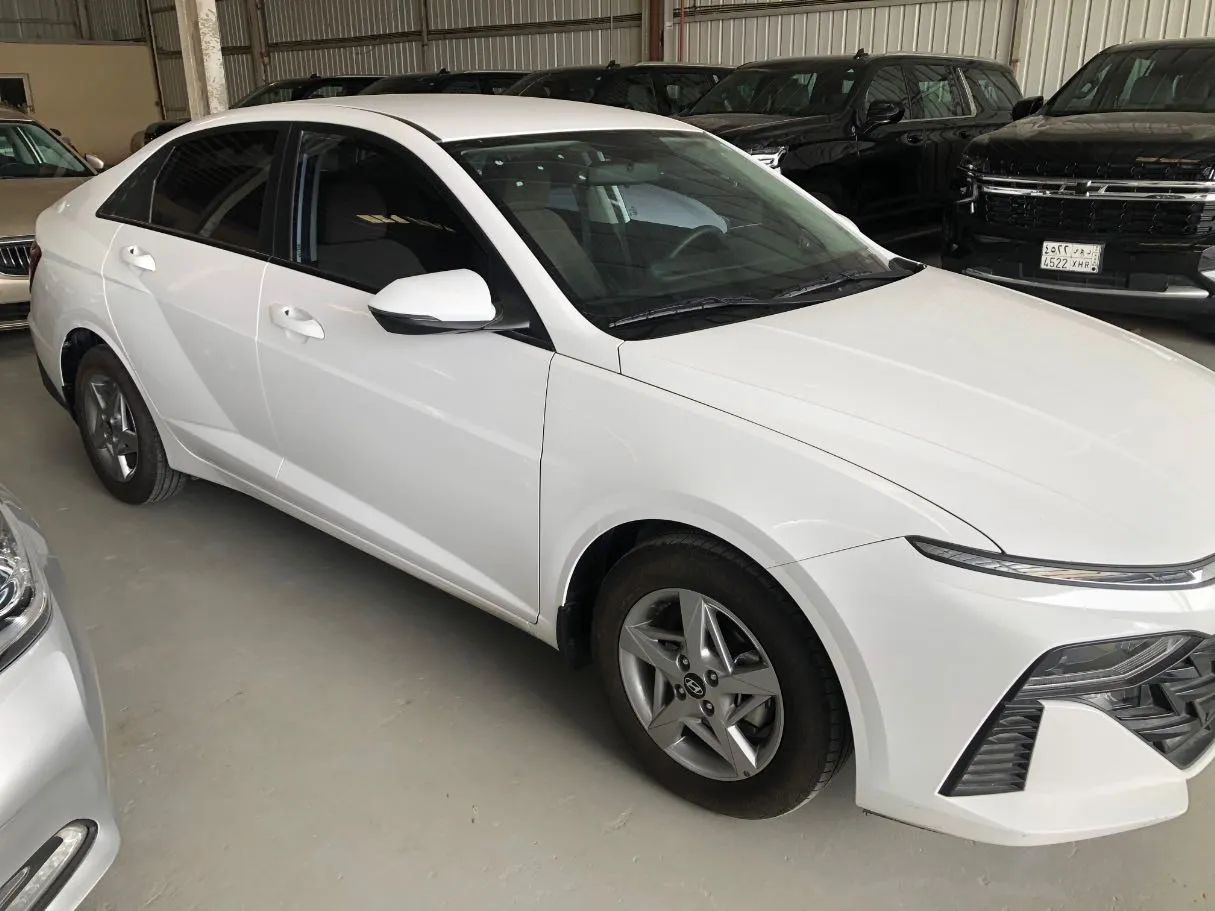 Car image 3