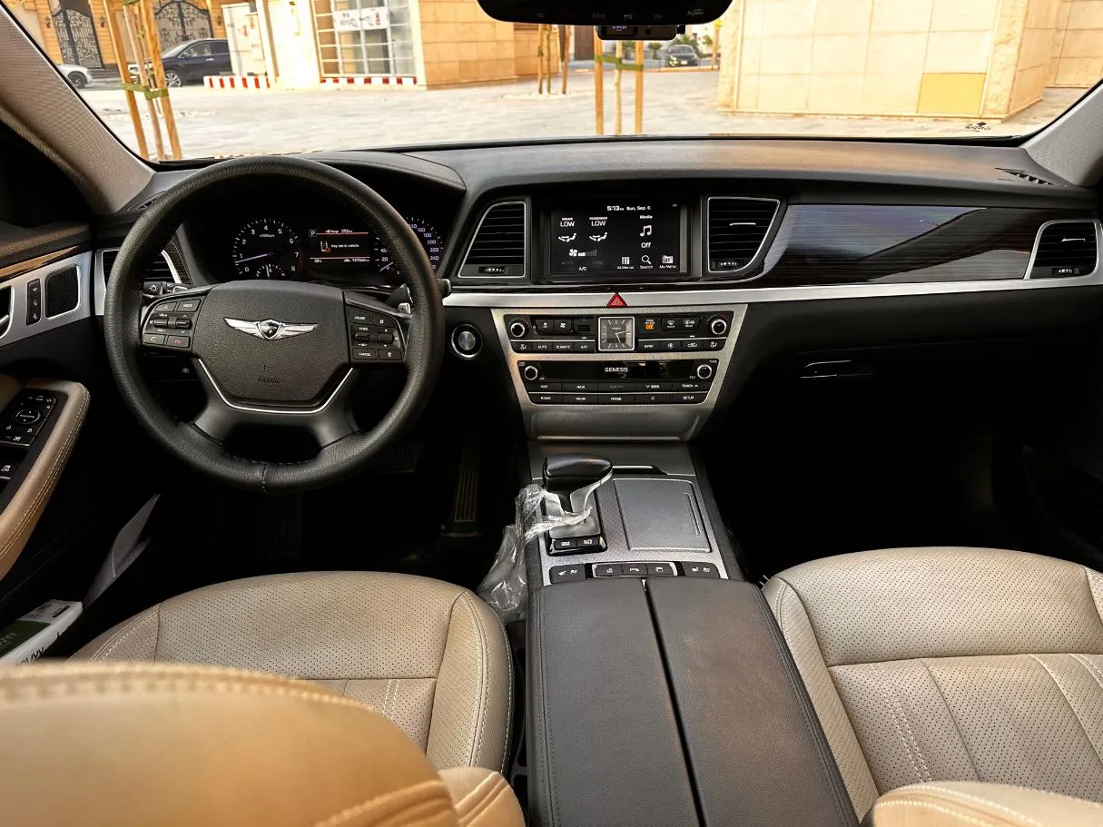 Car image 17