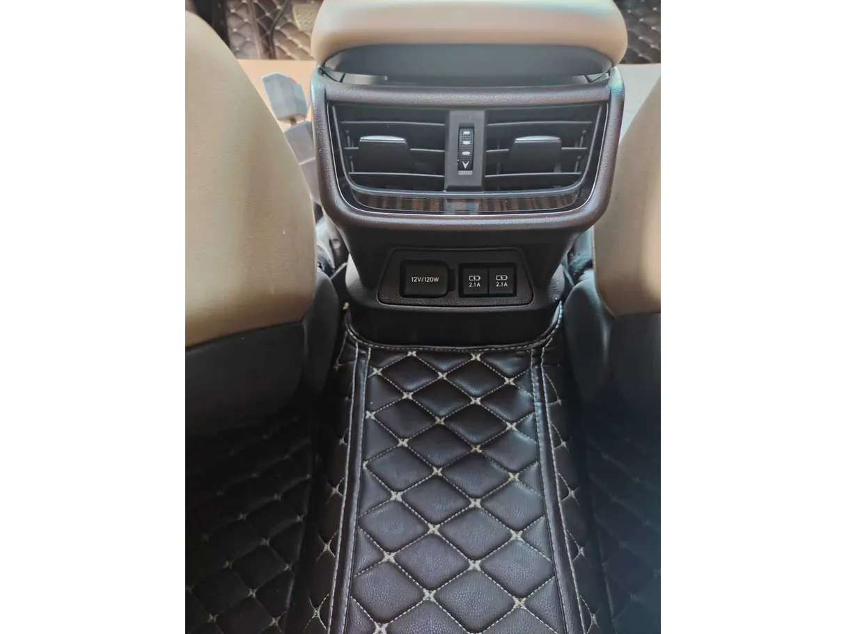 Car image 30