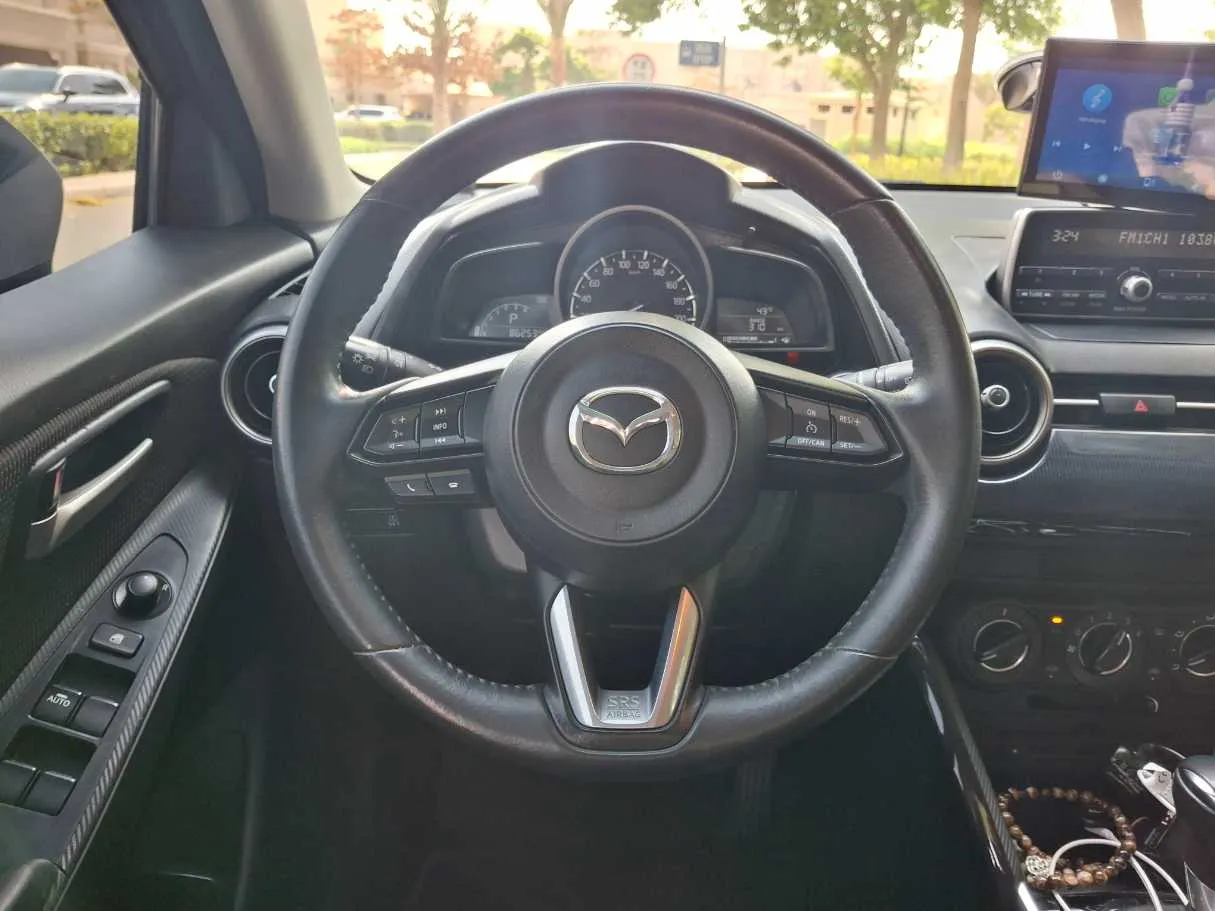 Car image 14