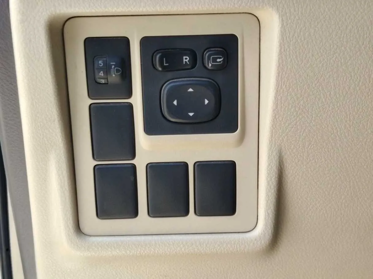 Car image 28