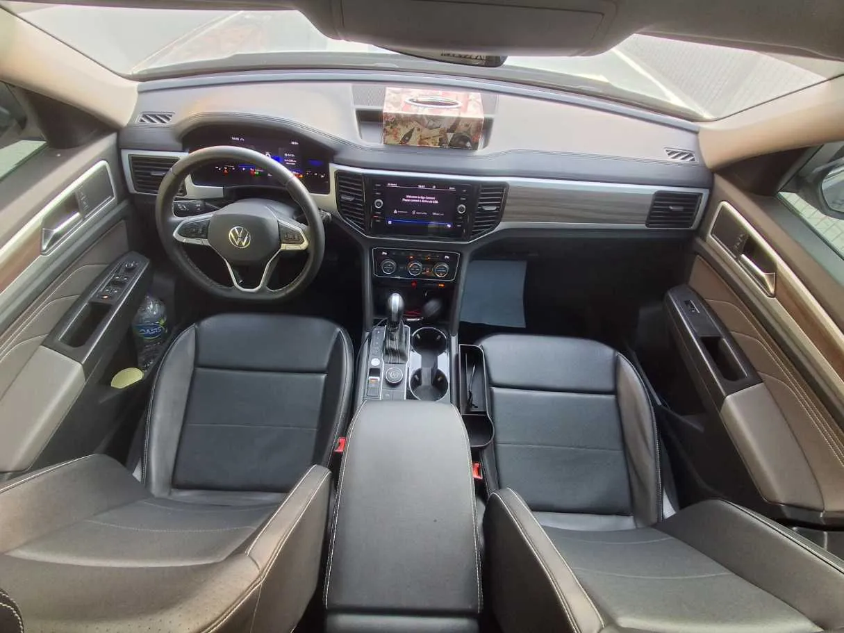 Car image 14