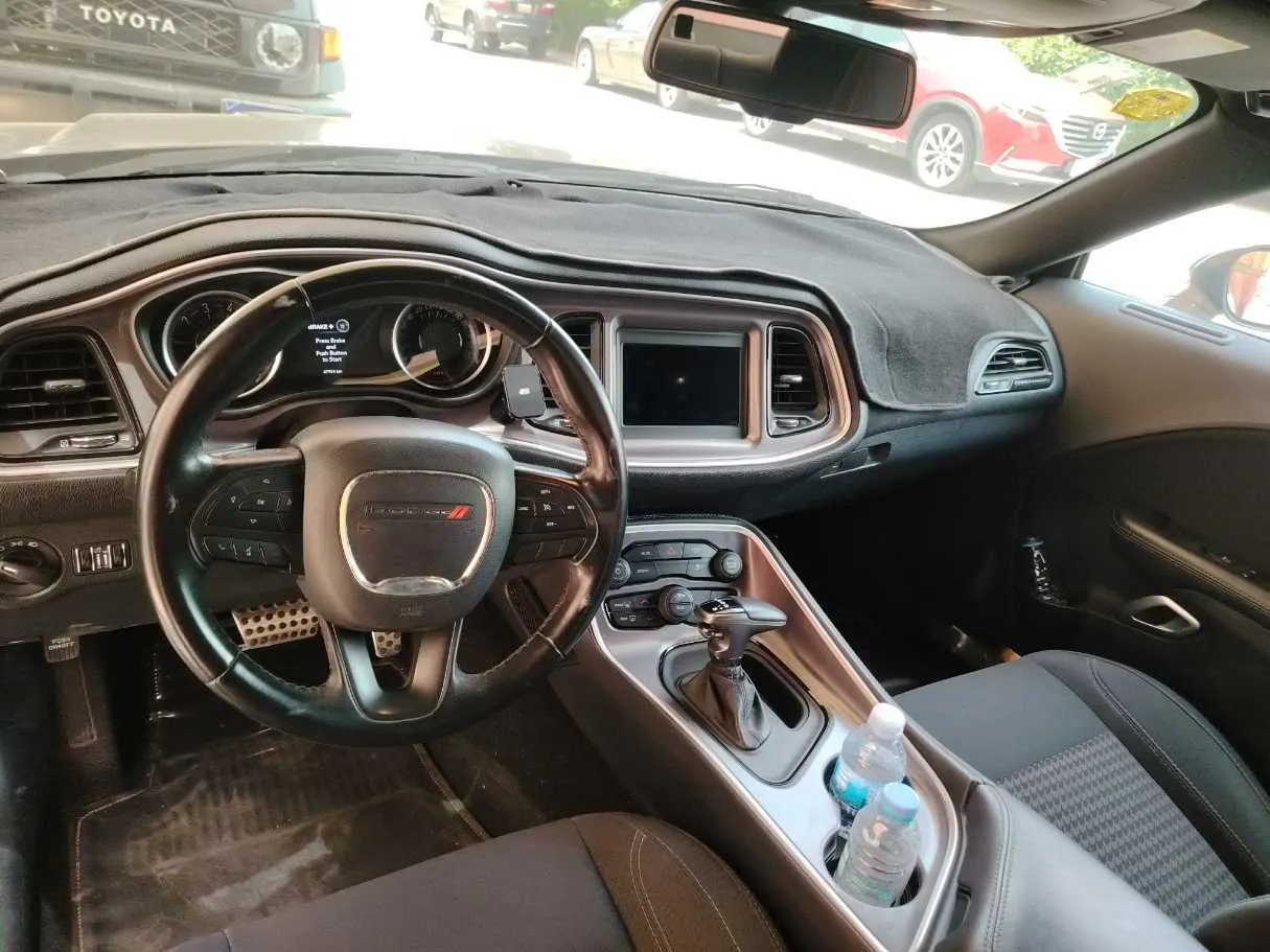 Car image 19
