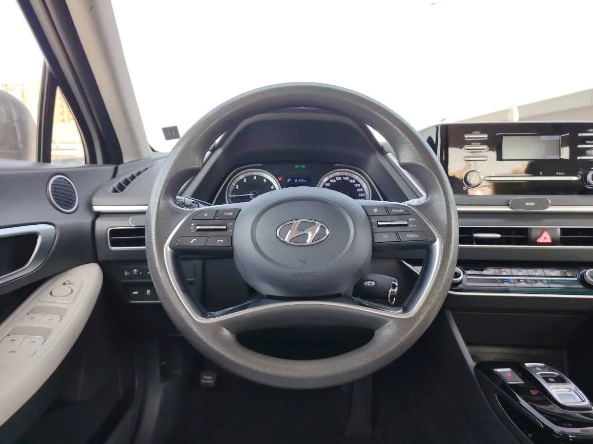 Car image 21