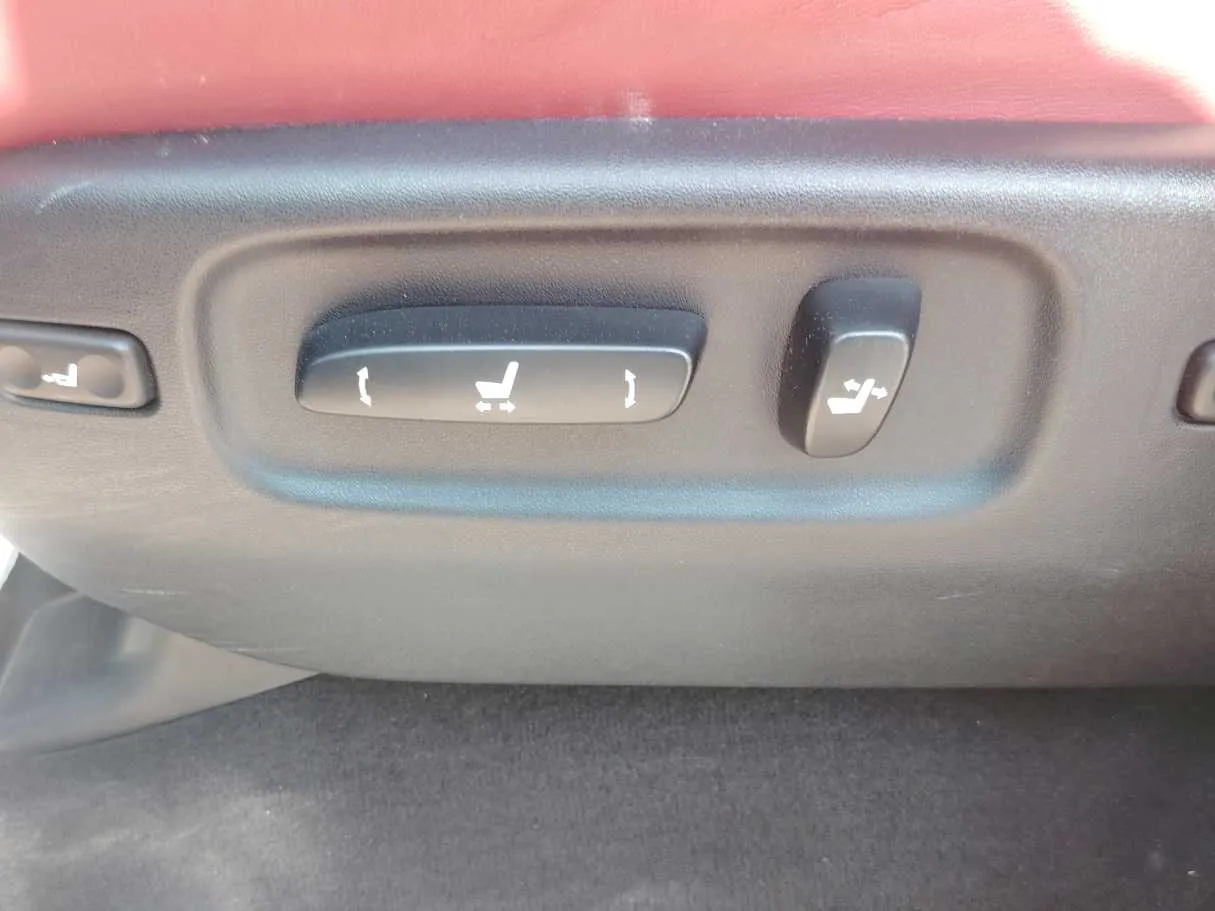 Car image 38