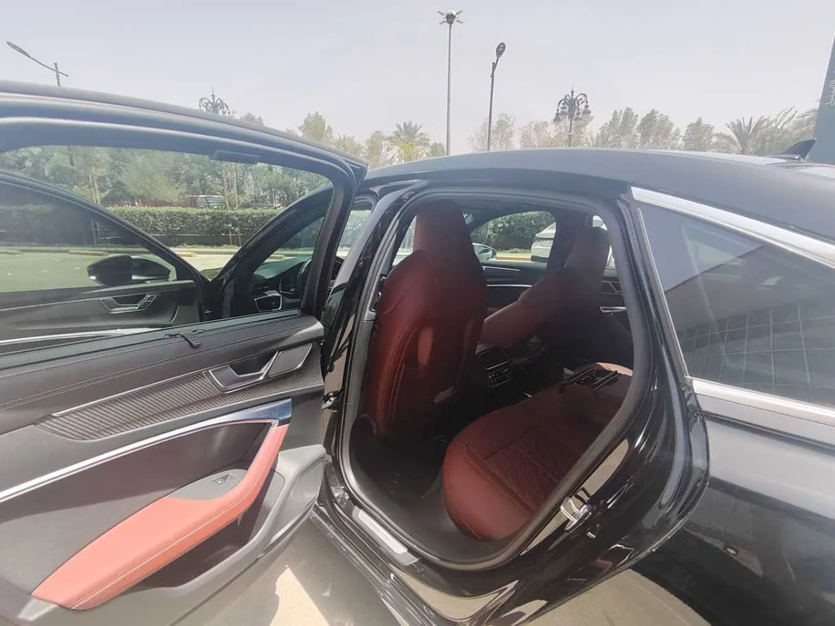 Car image 36