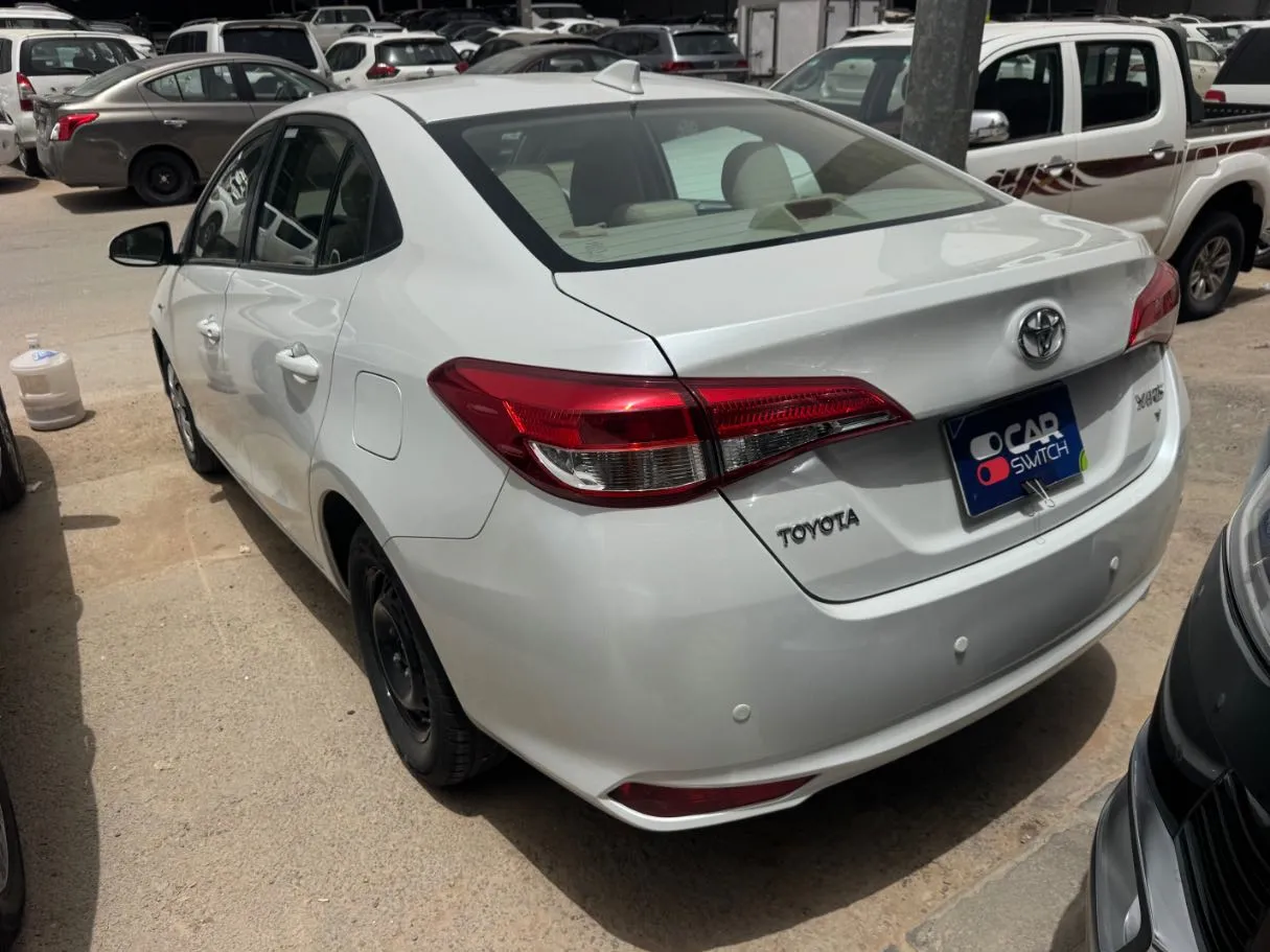 Car image 5