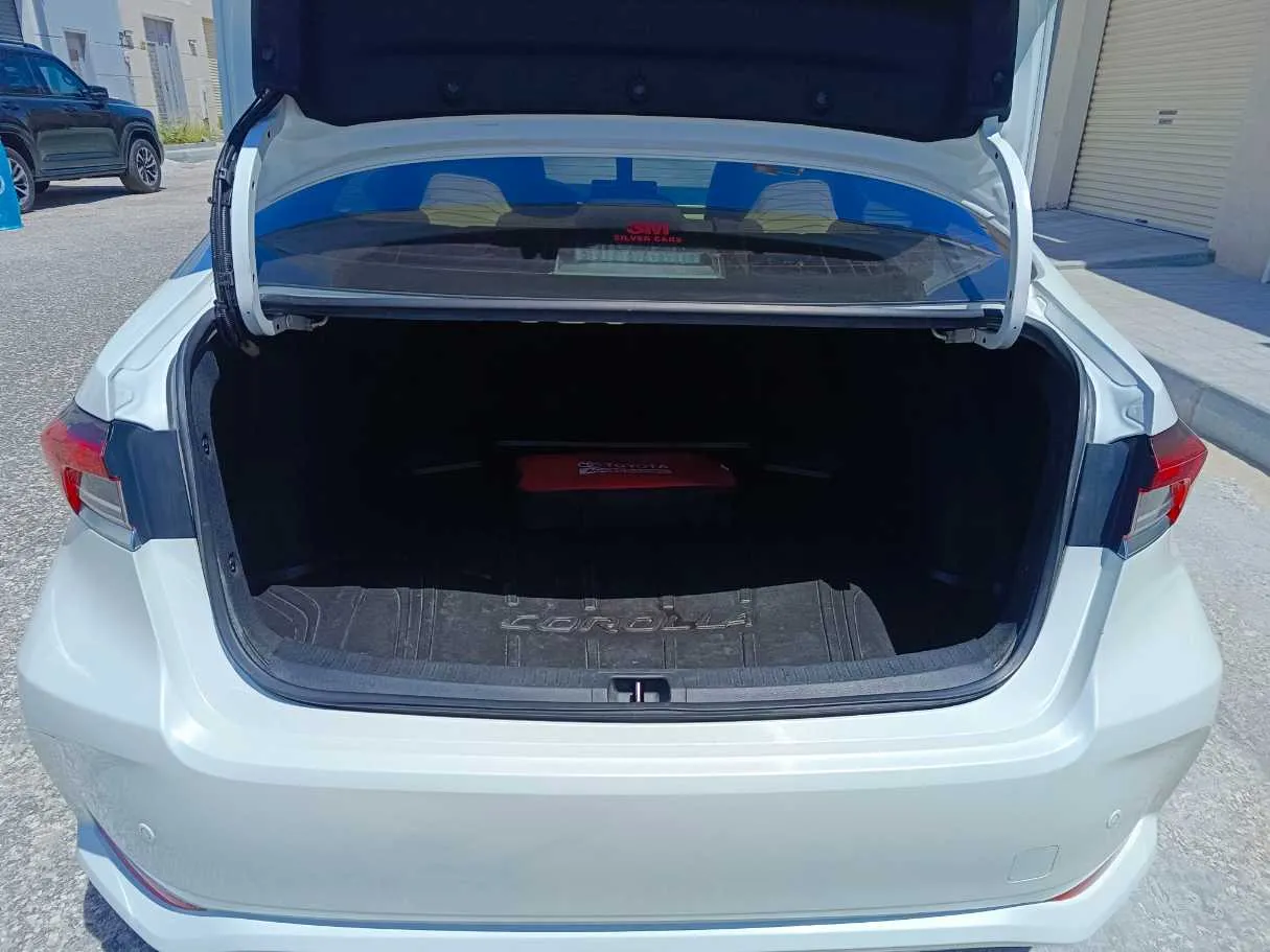 Car image 26