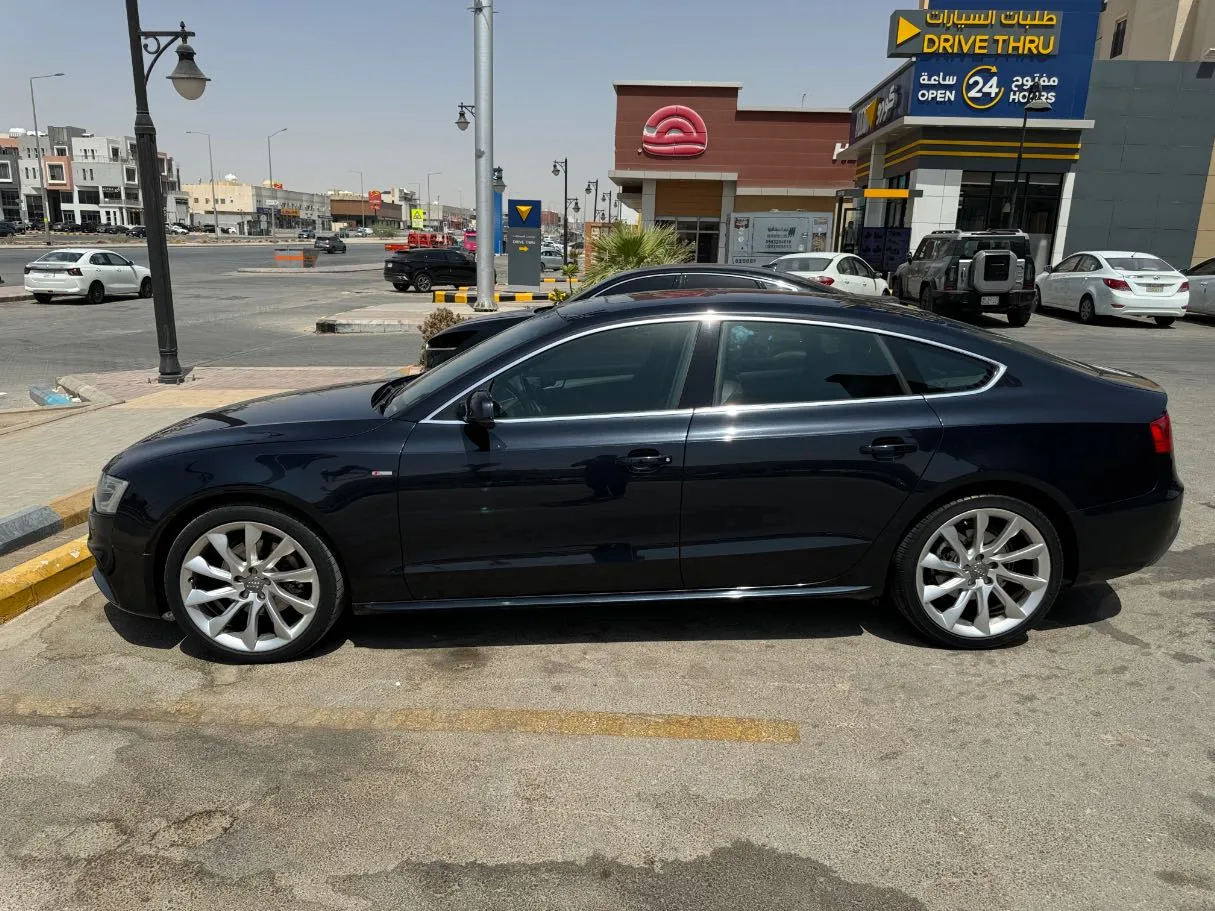 Car image 8
