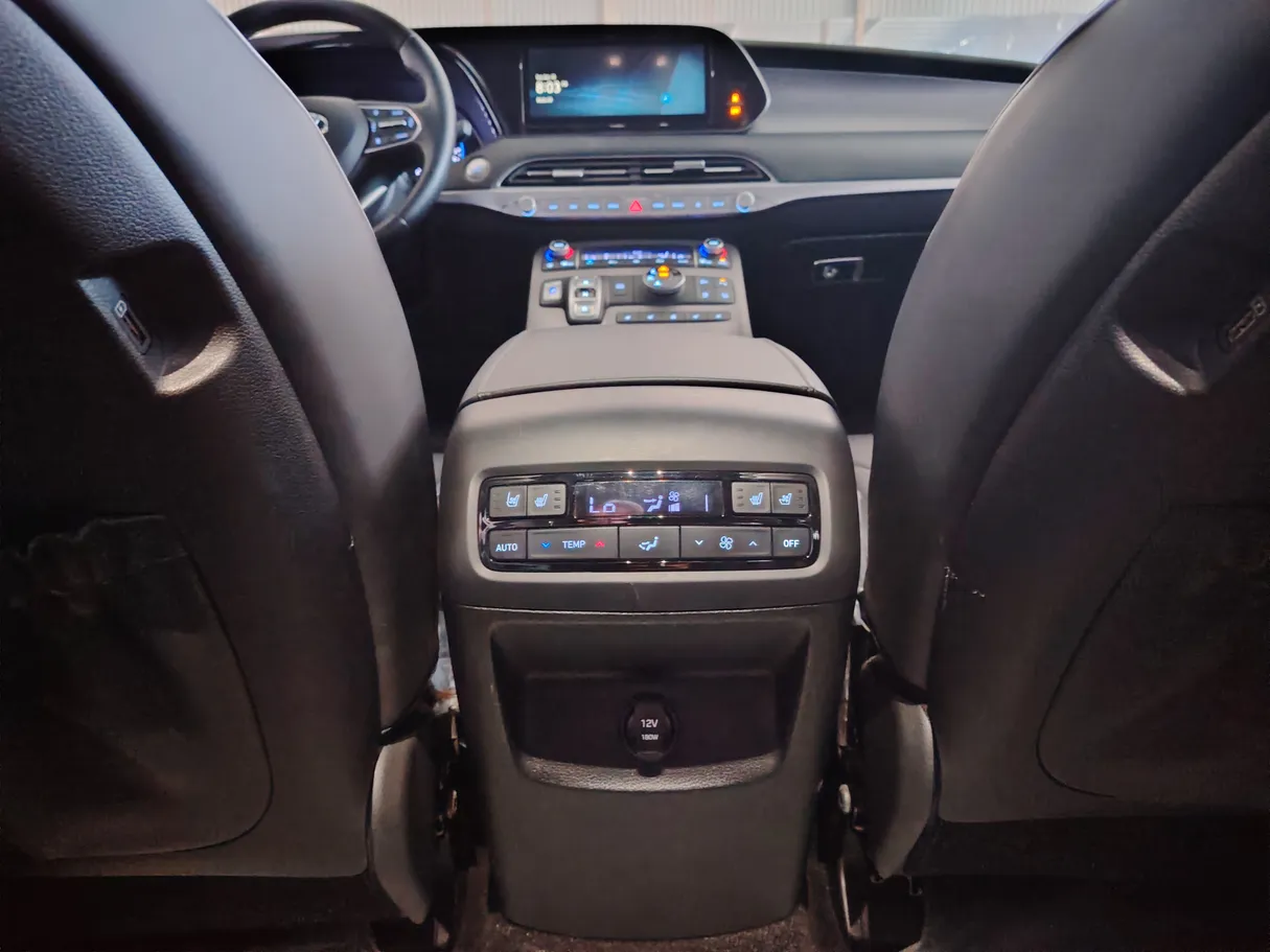 Car image 28