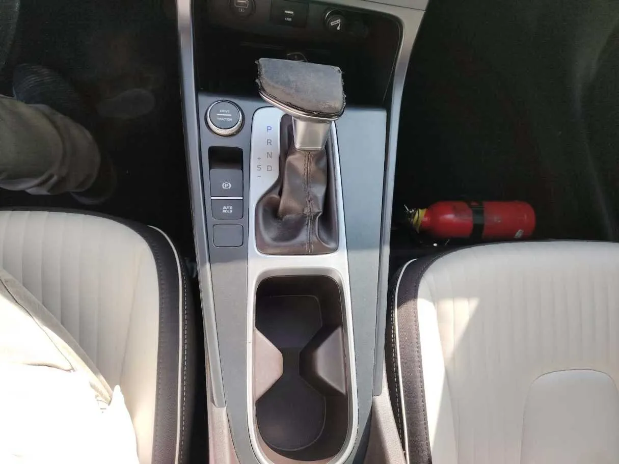 Car image 27