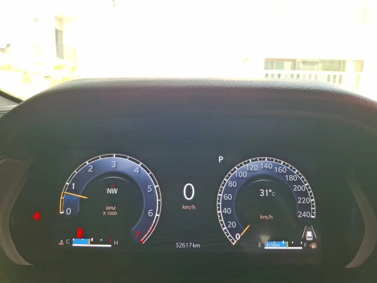 Car image 19