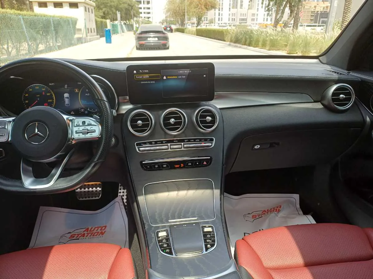 Car image 14