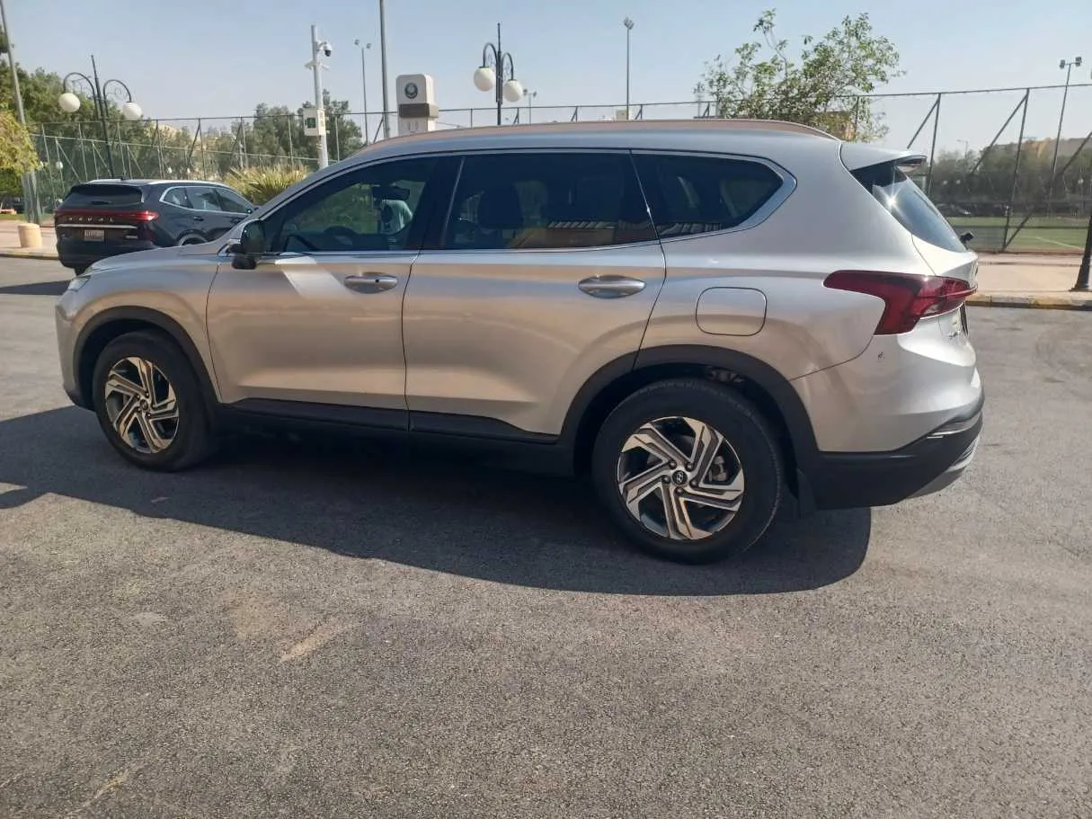 Car image 8