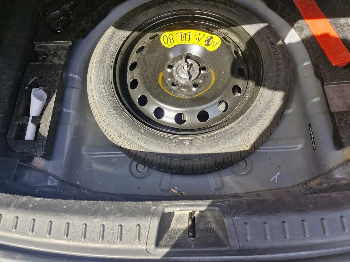 Car image 24