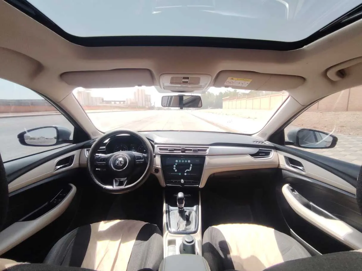 Car image 18