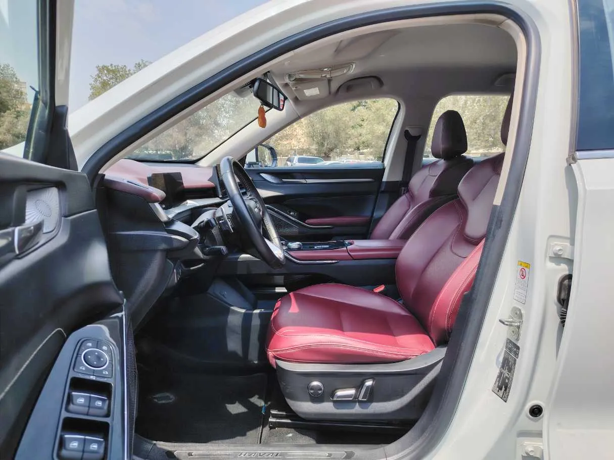 Car image 12