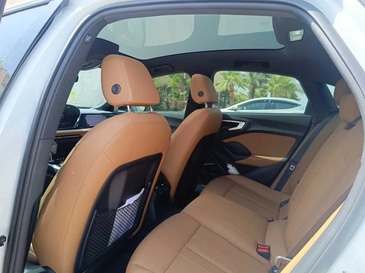 Car image 26