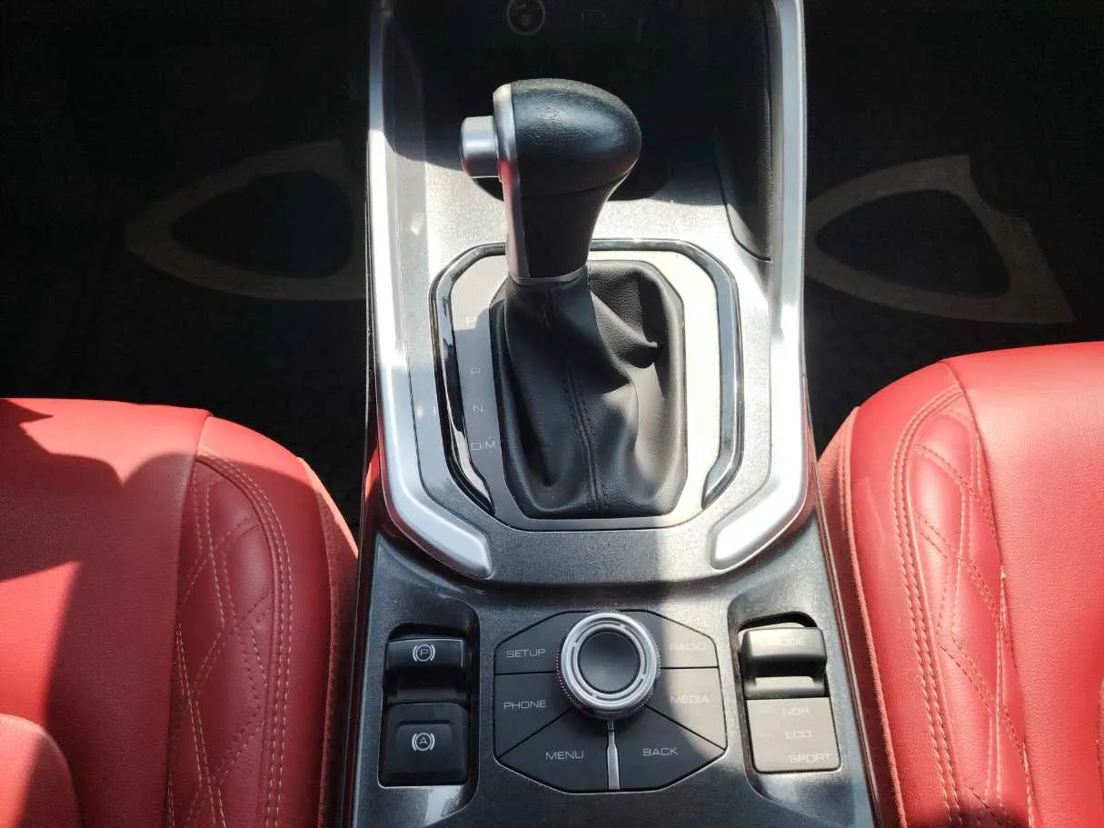 Car image 19