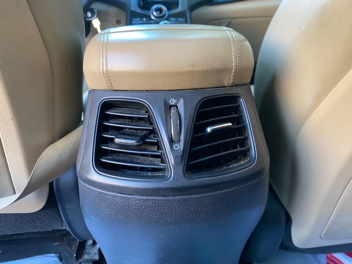 Car image 24