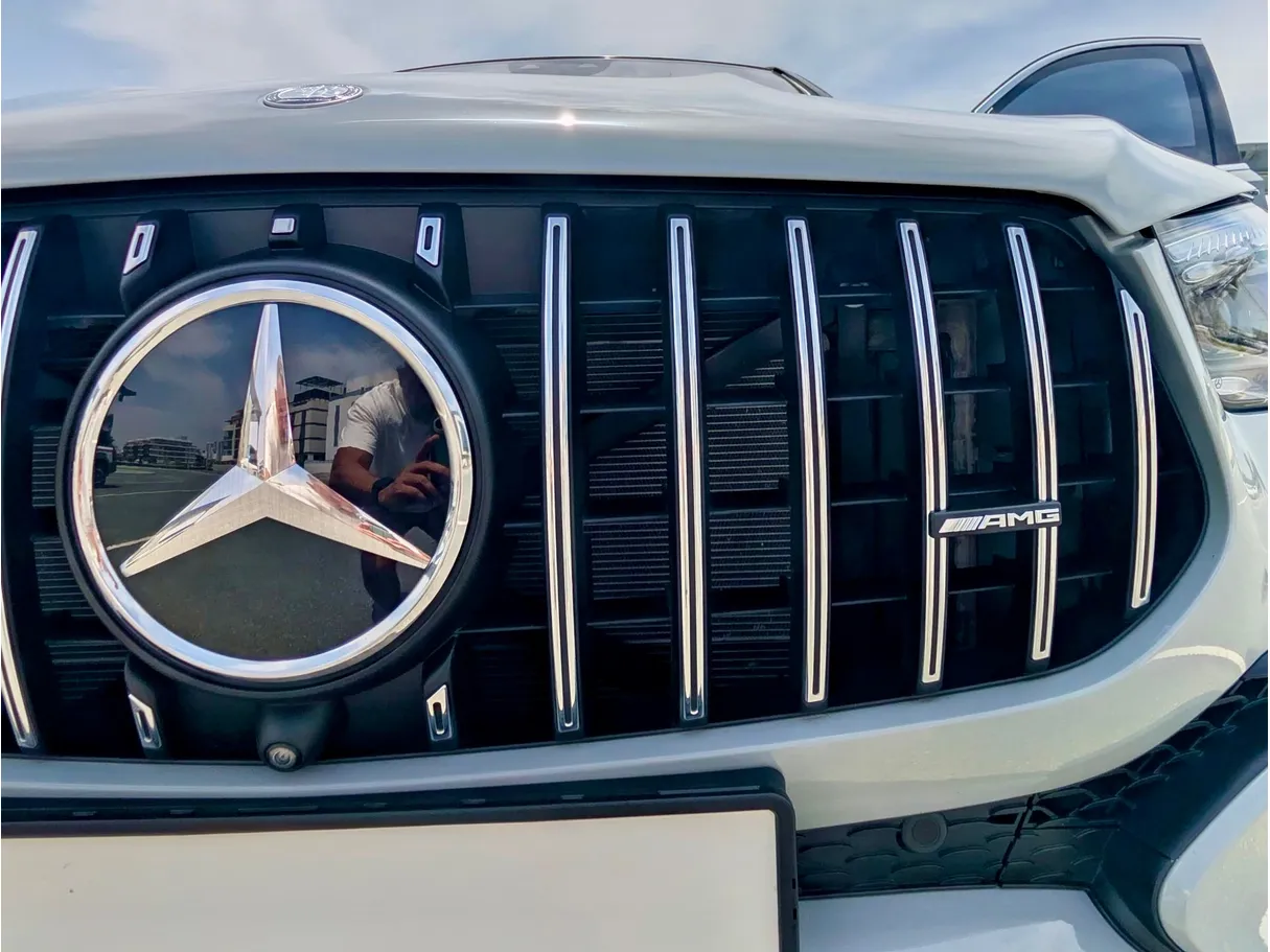 Car image 13