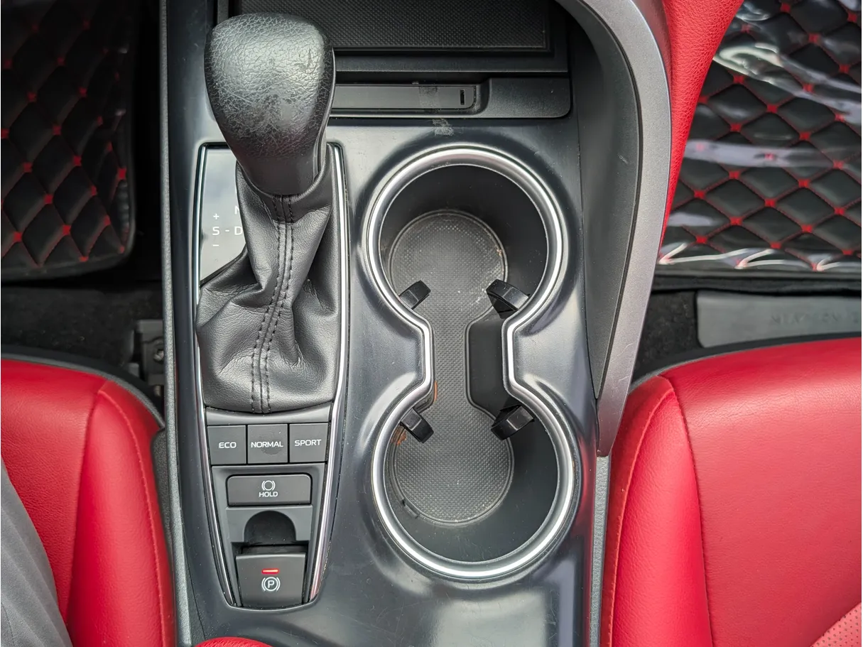 Car image 11