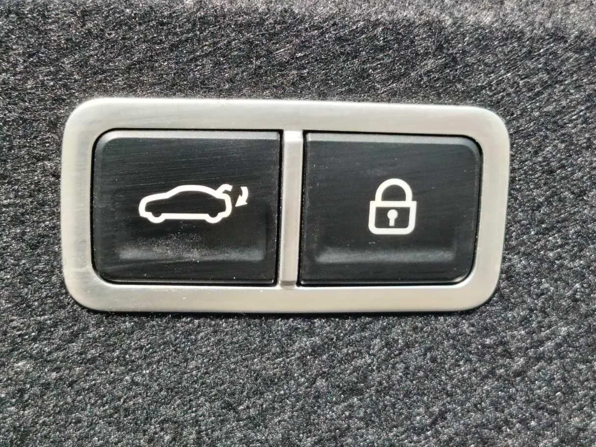 Car image 35