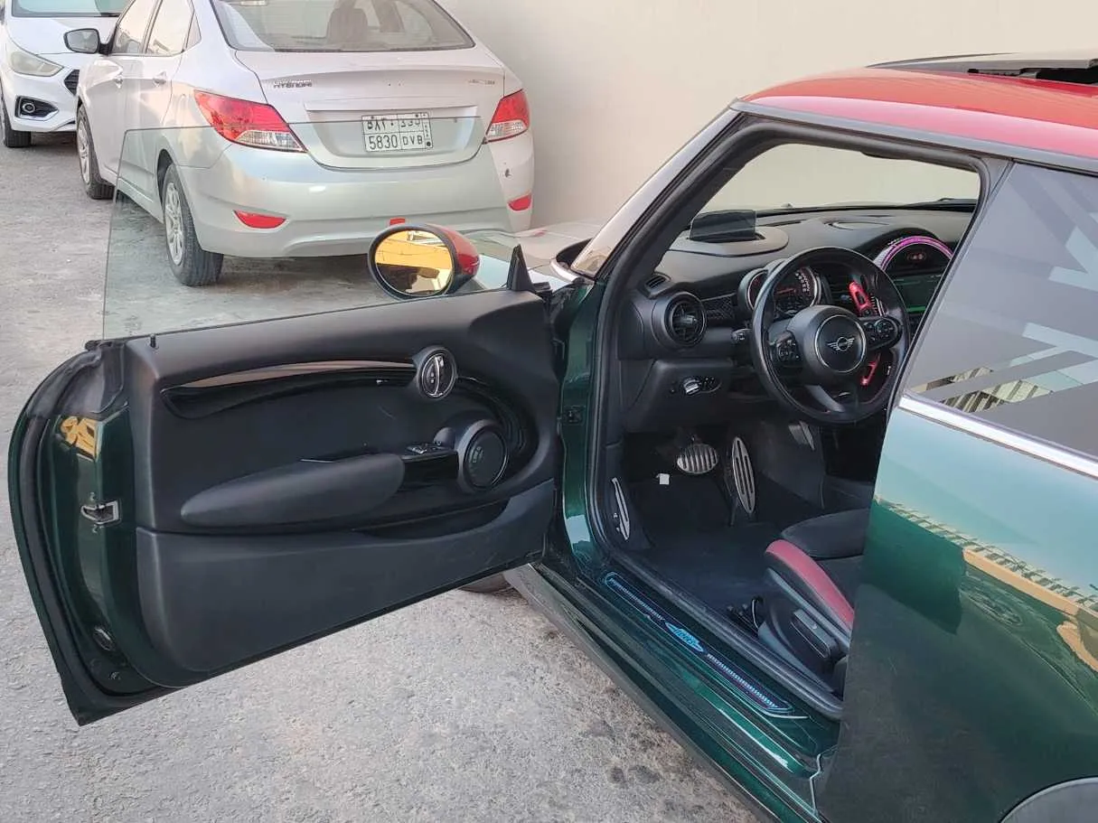 Car image 10
