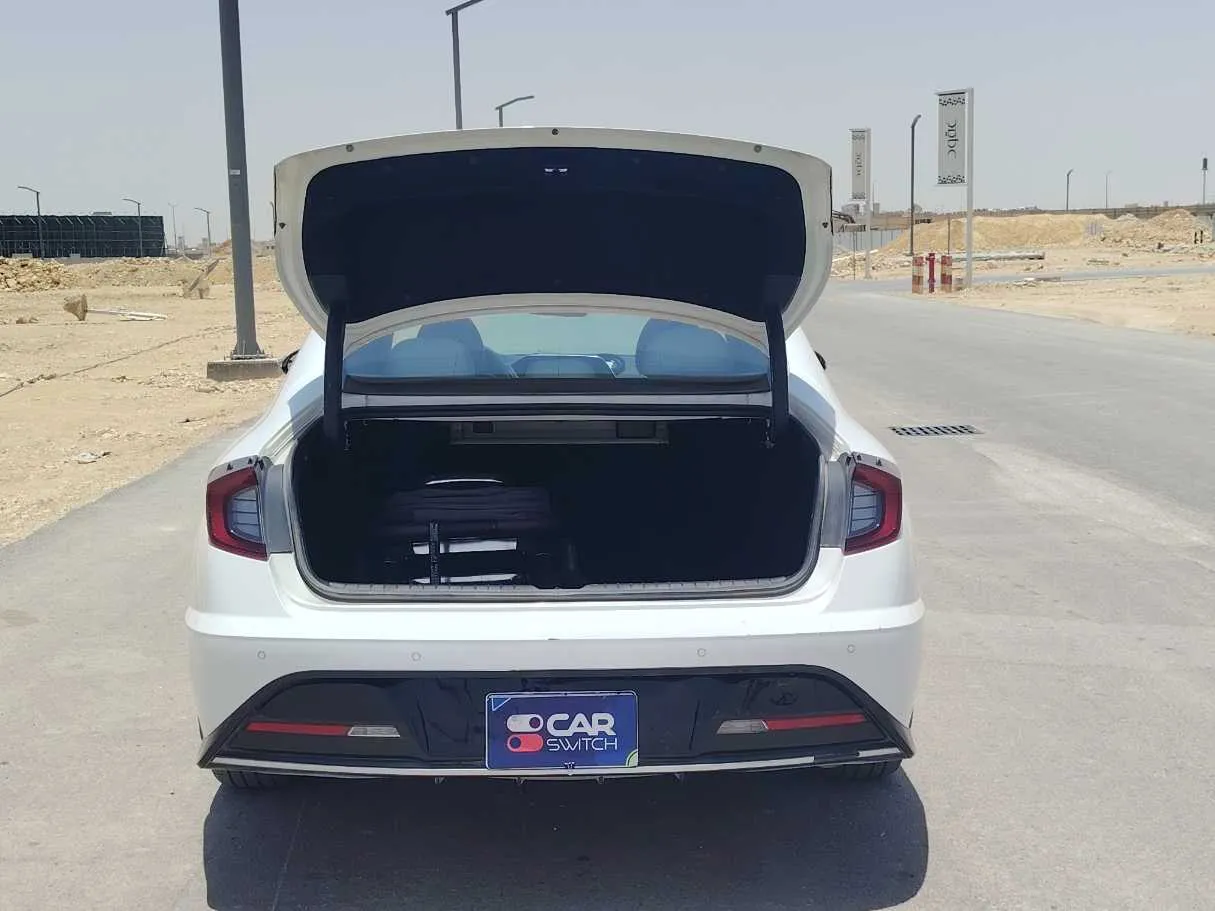 Car image 24