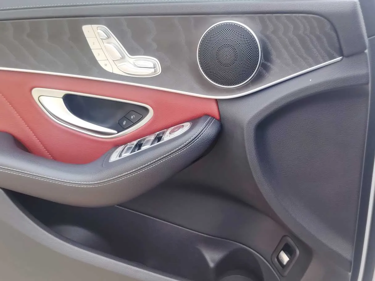 Car image 27