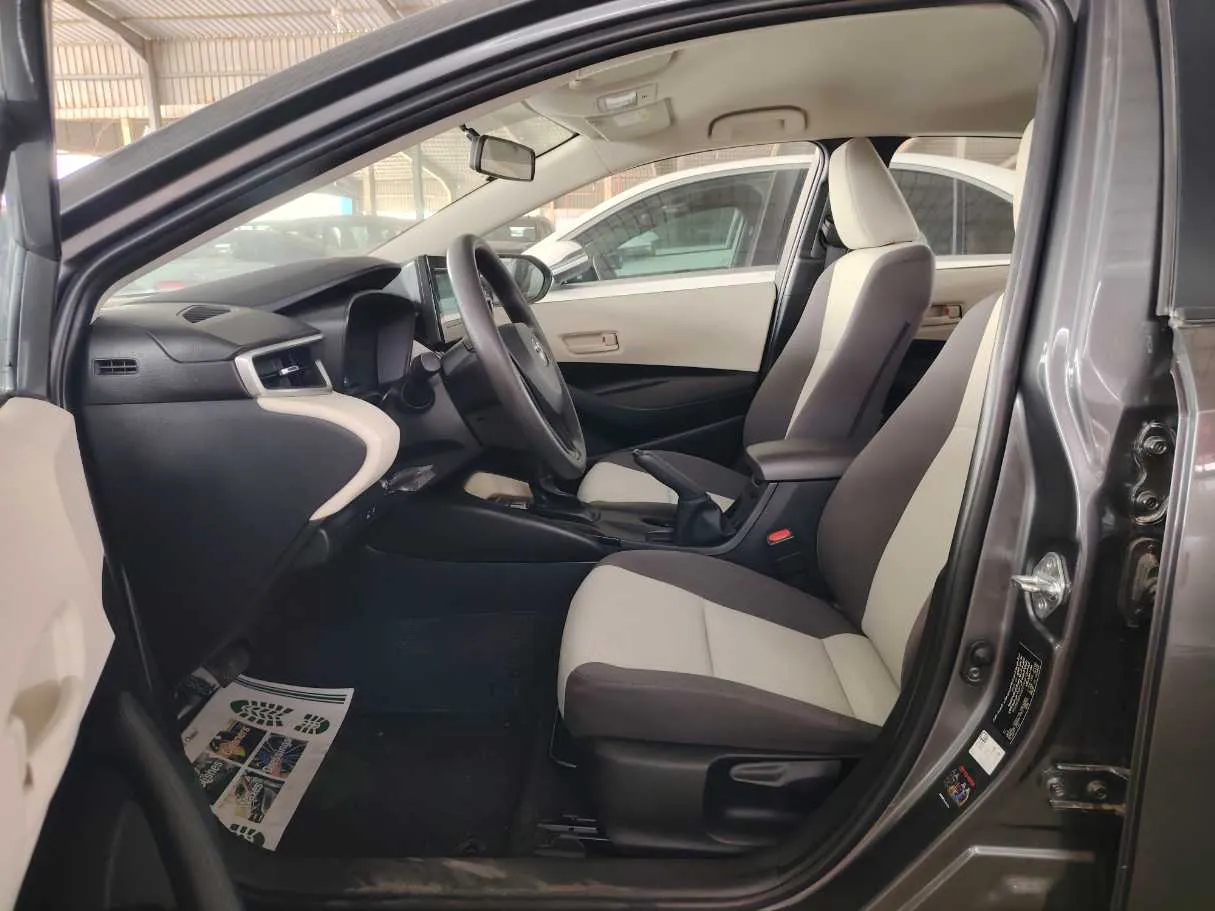 Car image 12