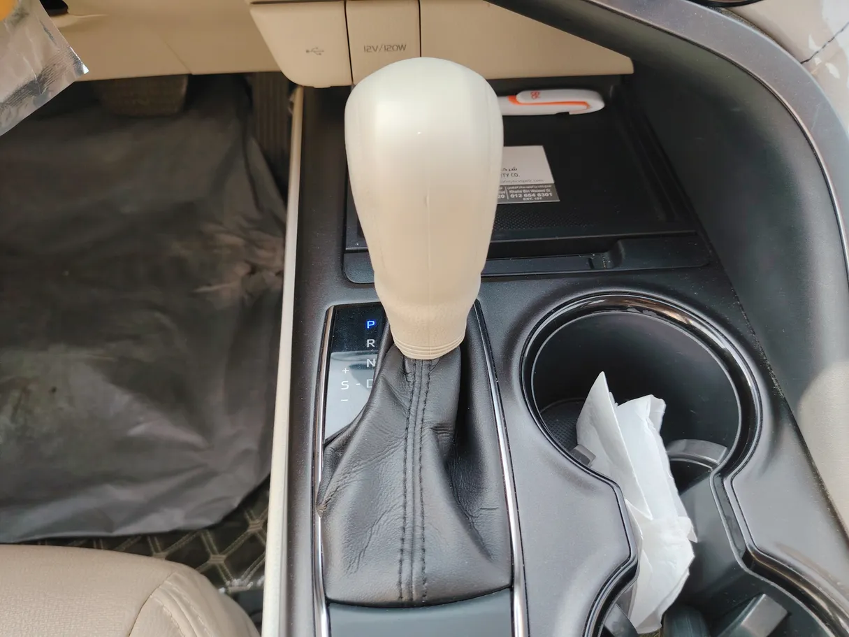 Car image 19