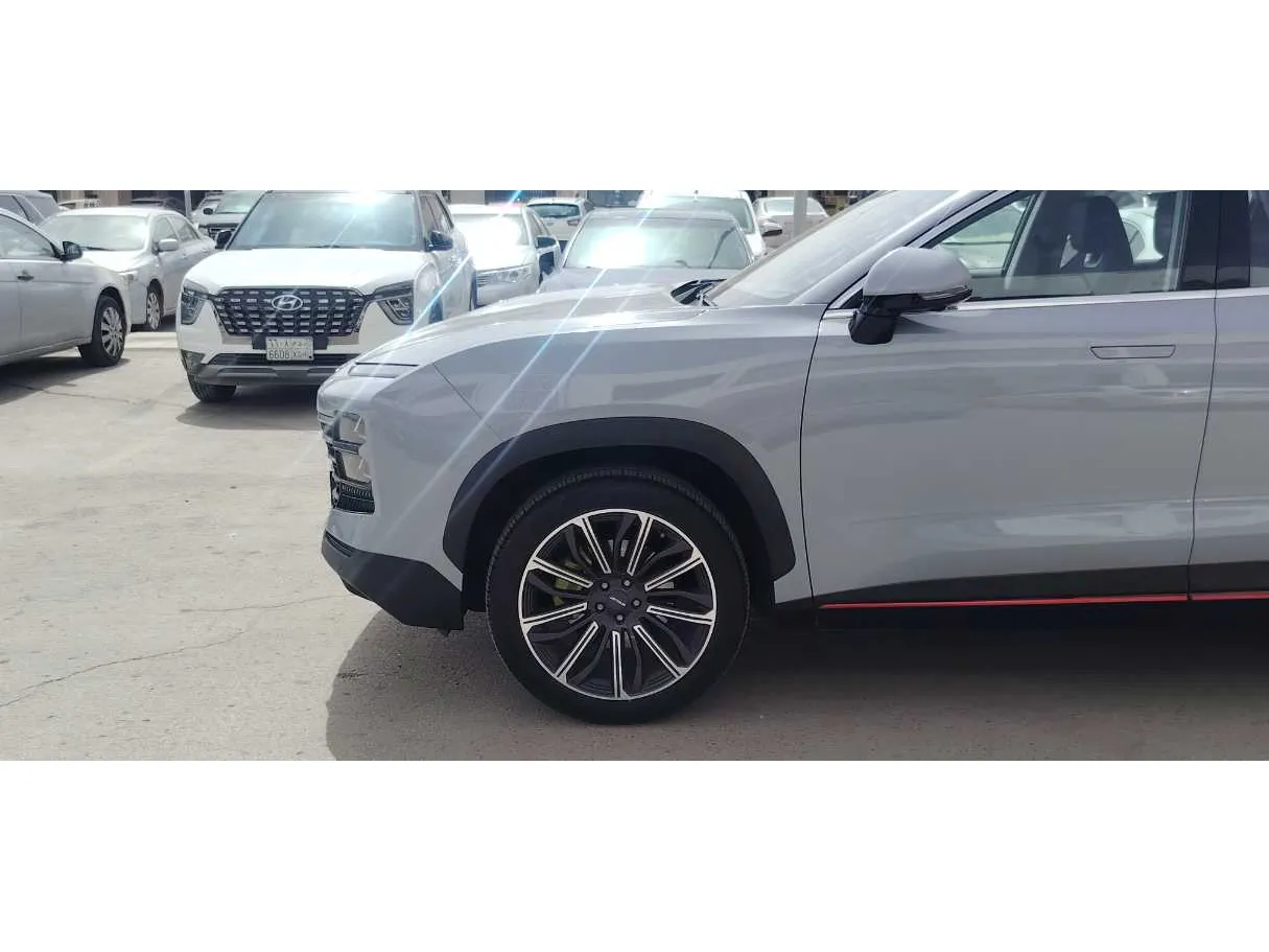 Car image 9