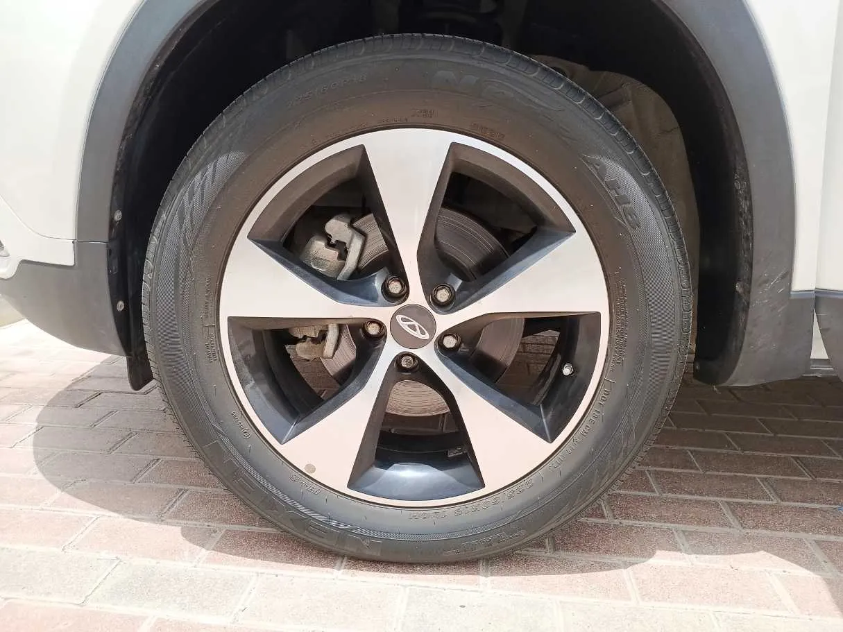 Car image 9