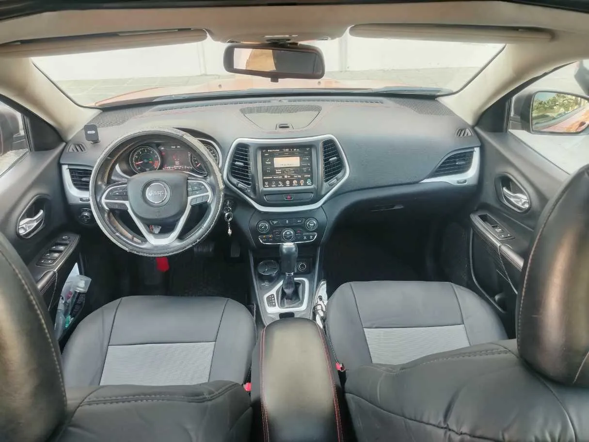Car image 20