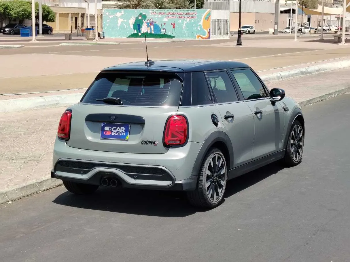 Car image 5