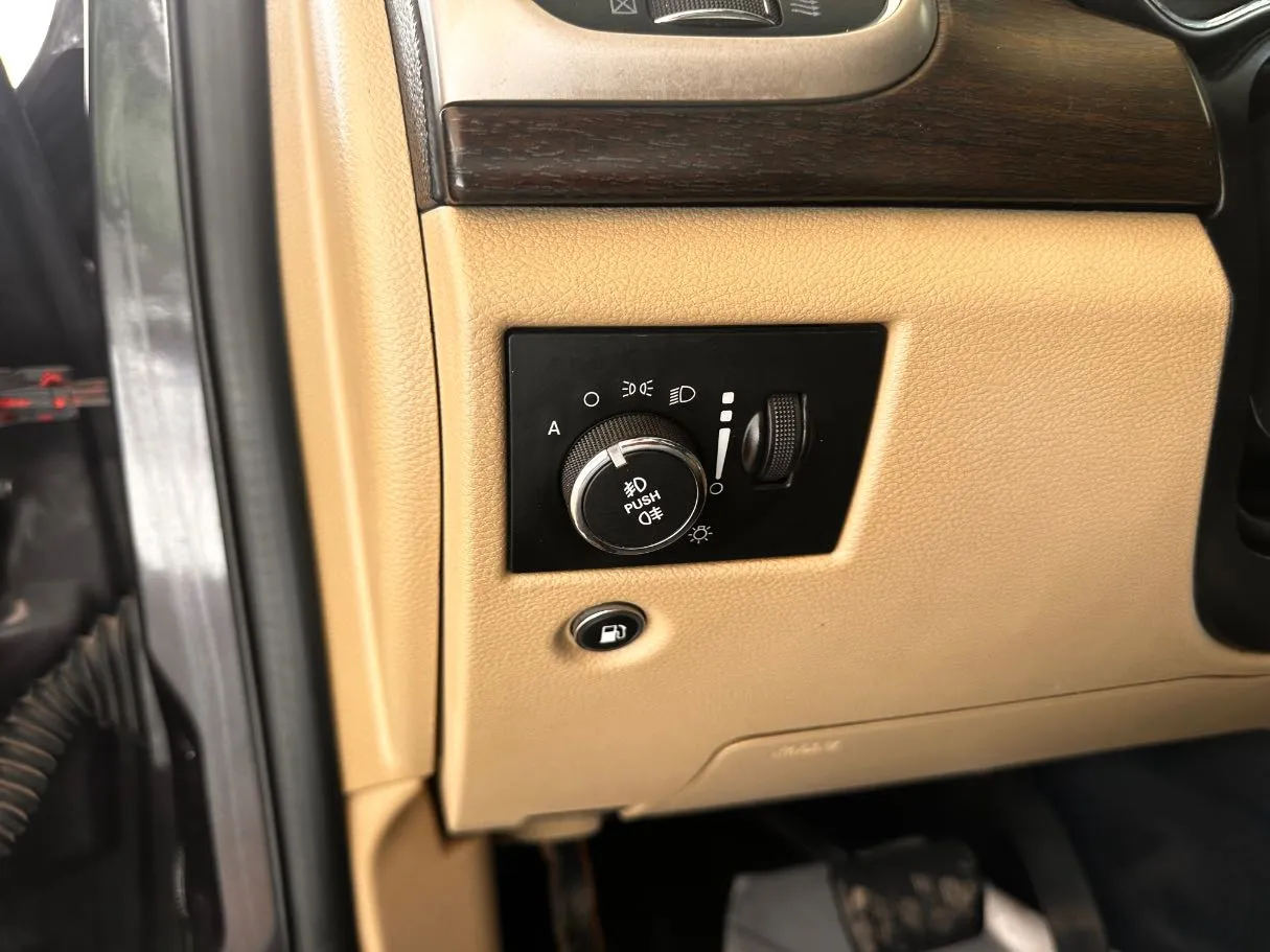 Car image 26